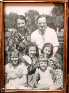 ARW WHOLE FAMILY 30S